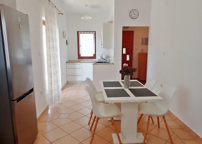 Nika * Starigrad Paklenica